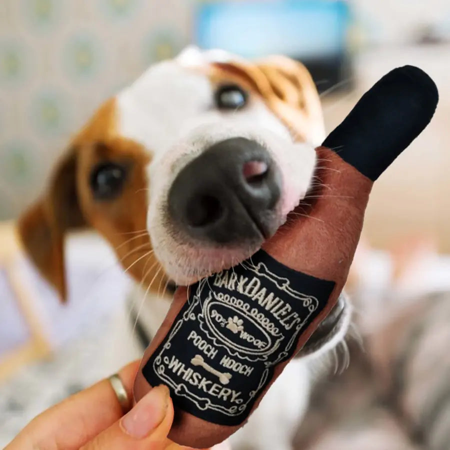 Juego de cachorros en barril de bourbon
